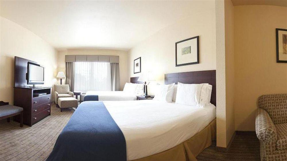 Holiday Inn Express Hotel & Suites Marshall By Ihg Bagian luar foto
