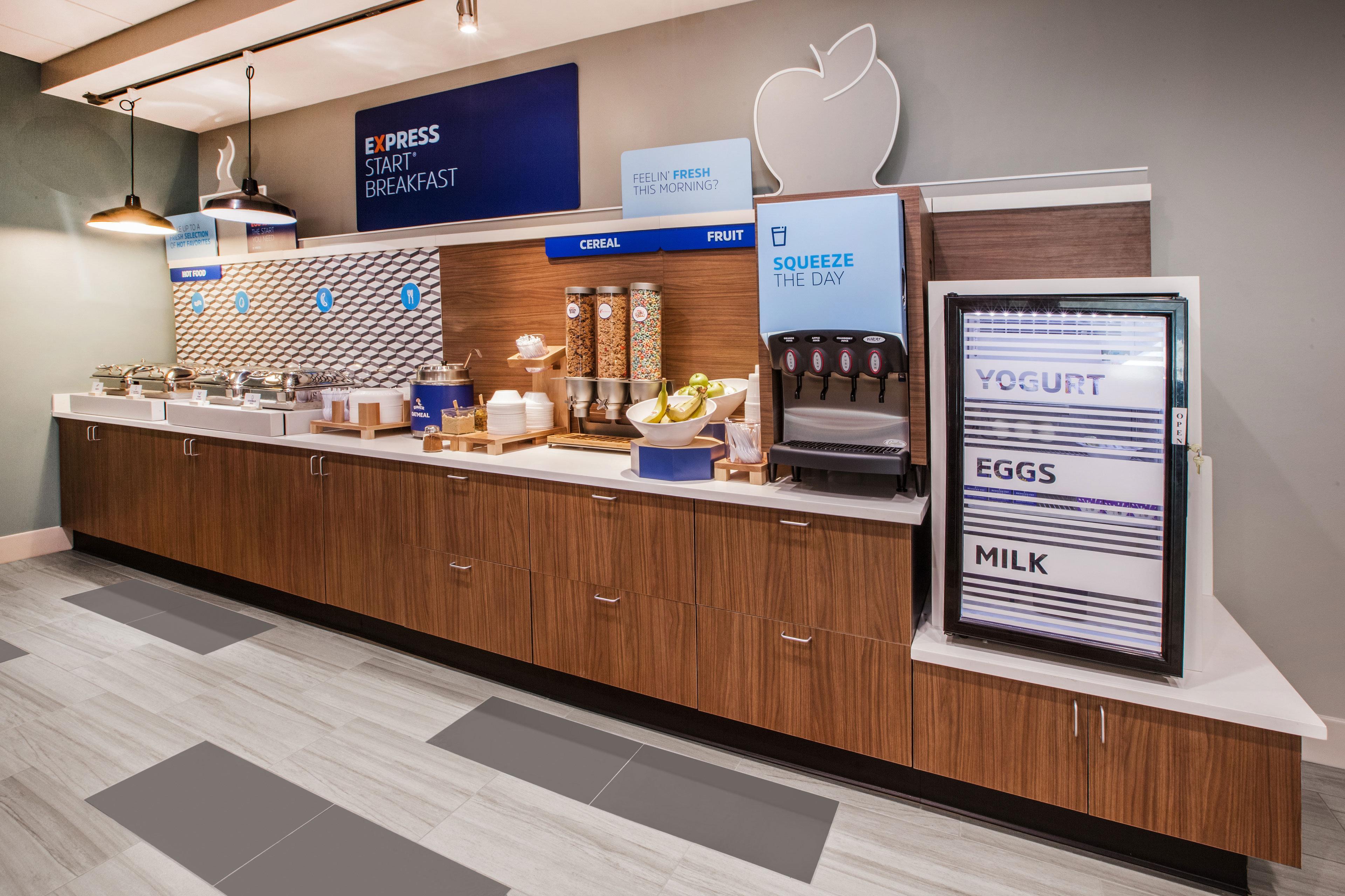 Holiday Inn Express Hotel & Suites Marshall By Ihg Bagian luar foto