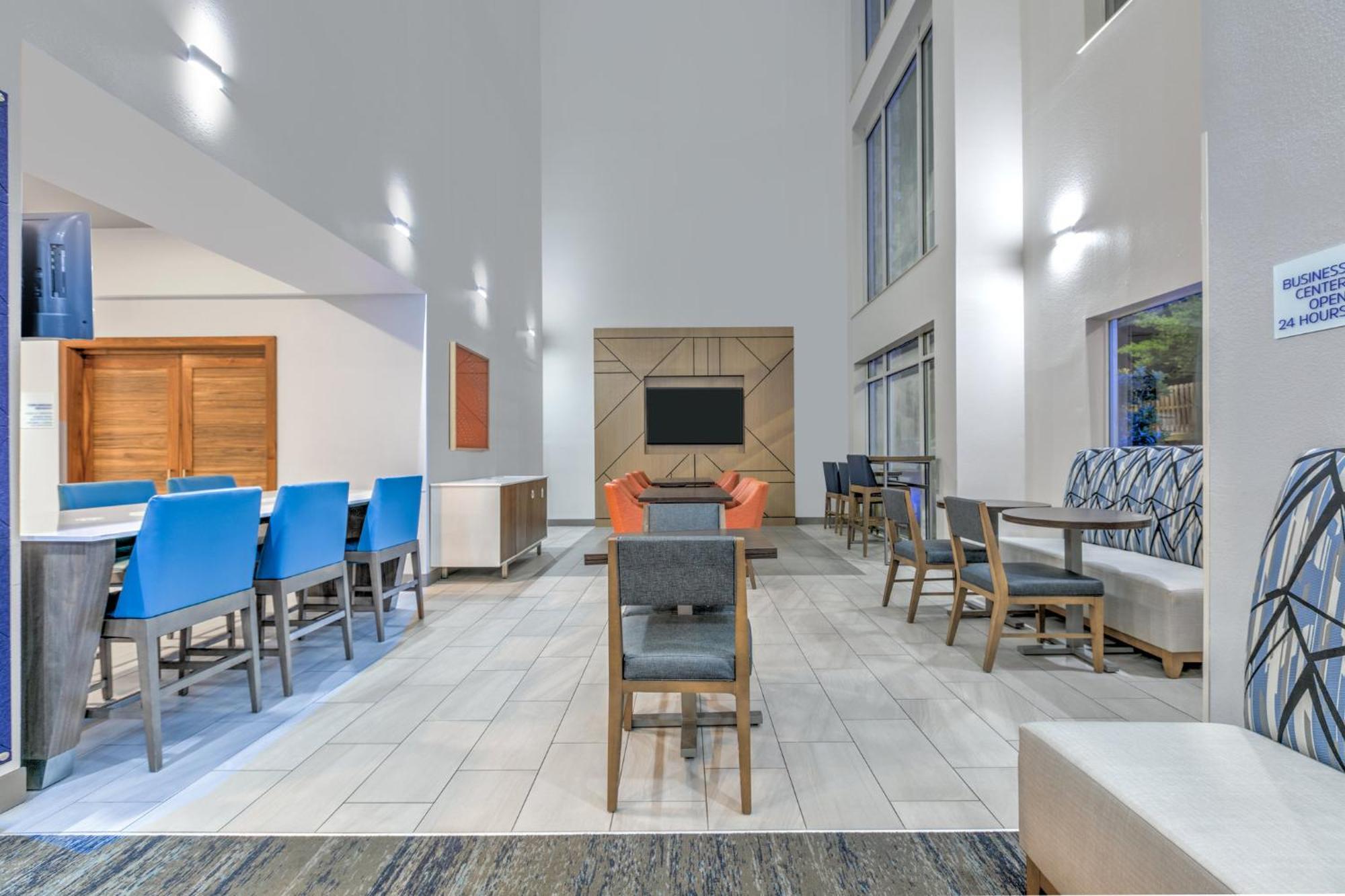 Holiday Inn Express Hotel & Suites Marshall By Ihg Bagian luar foto