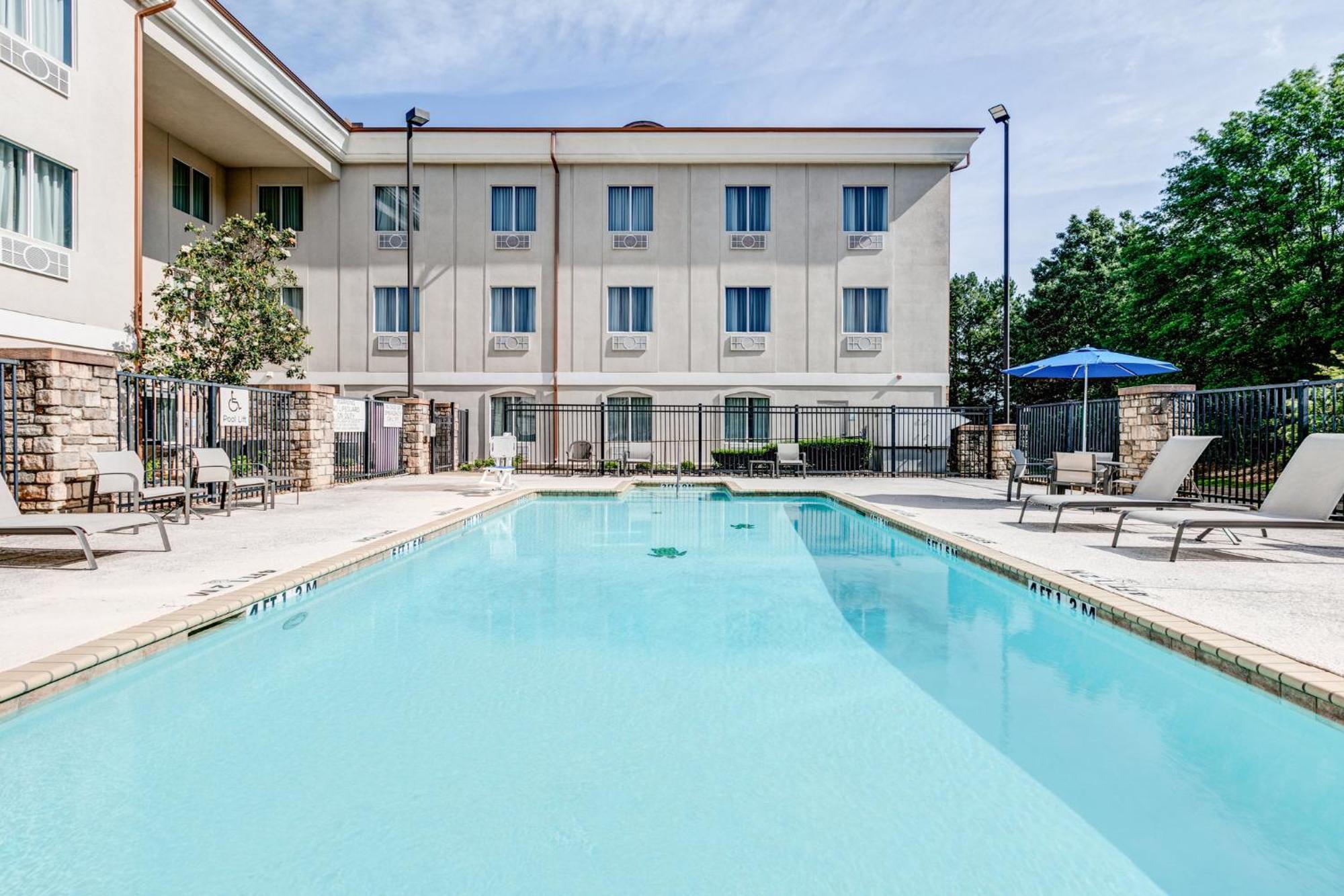 Holiday Inn Express Hotel & Suites Marshall By Ihg Bagian luar foto