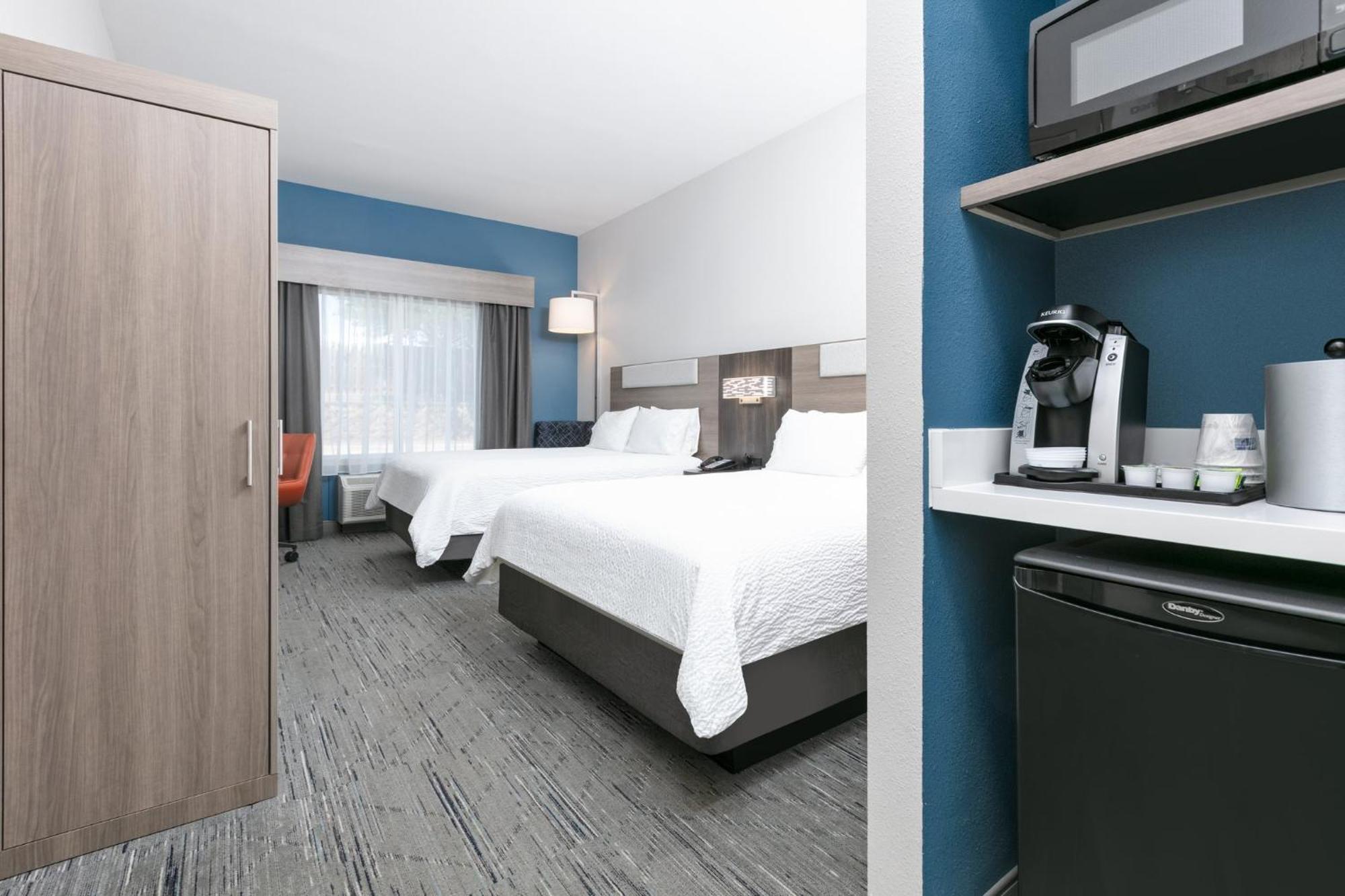 Holiday Inn Express Hotel & Suites Marshall By Ihg Bagian luar foto