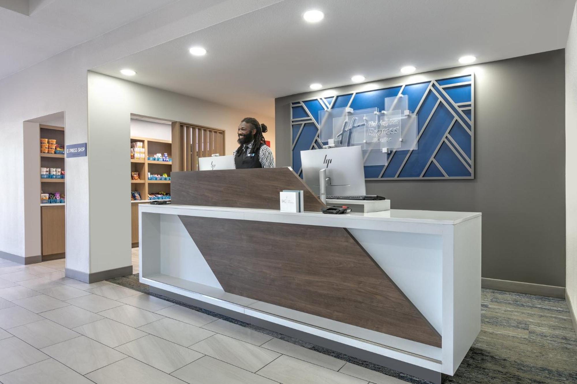 Holiday Inn Express Hotel & Suites Marshall By Ihg Bagian luar foto