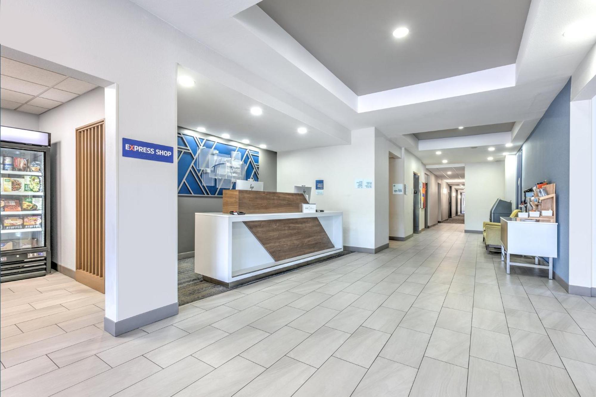 Holiday Inn Express Hotel & Suites Marshall By Ihg Bagian luar foto