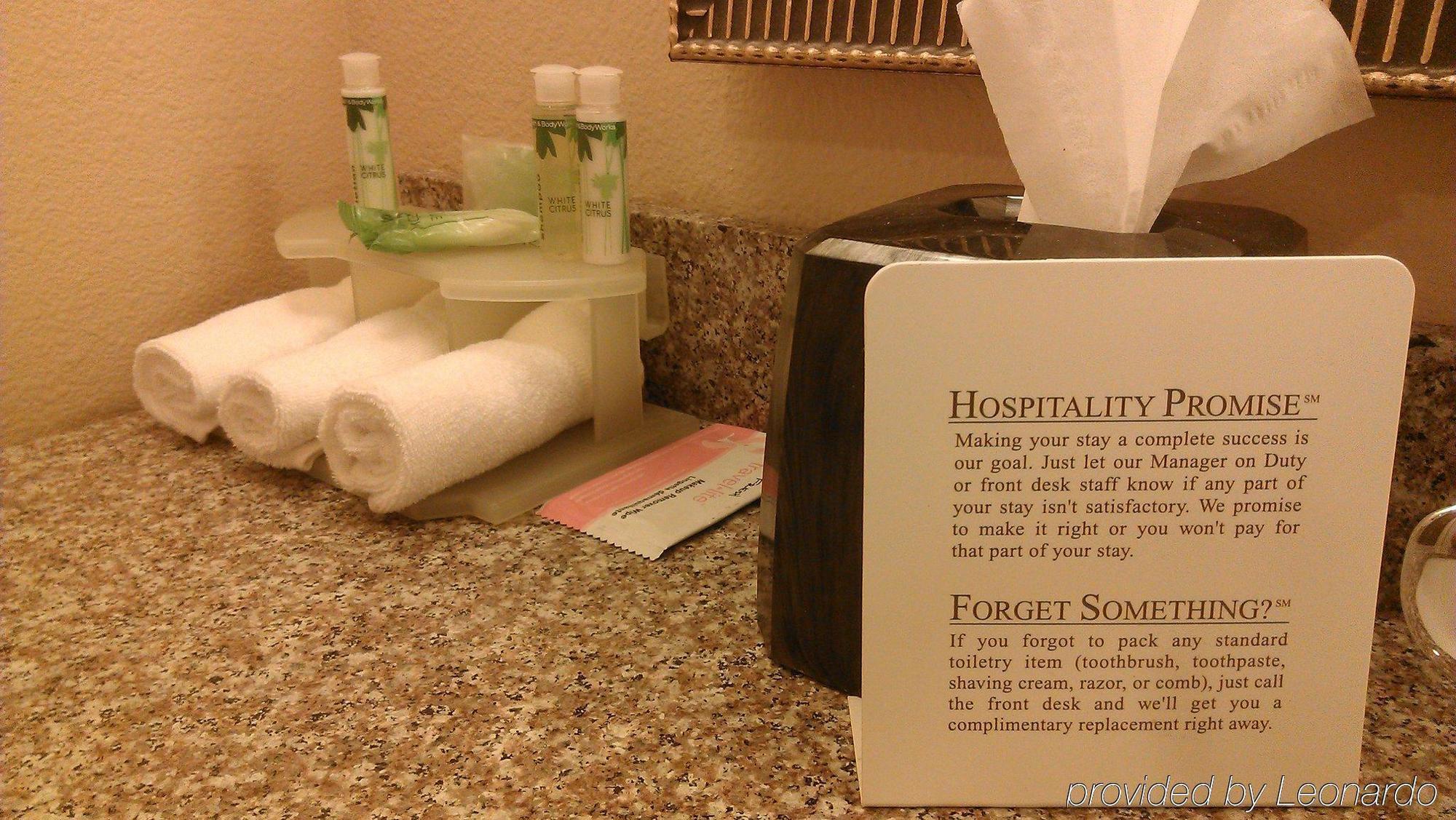 Holiday Inn Express Hotel & Suites Marshall By Ihg Bagian luar foto