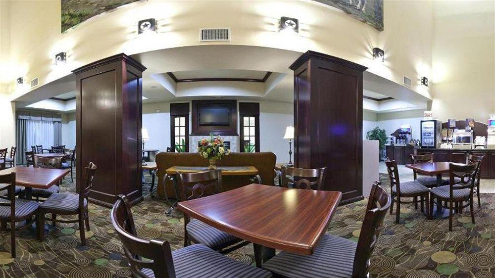Holiday Inn Express Hotel & Suites Marshall By Ihg Bagian luar foto