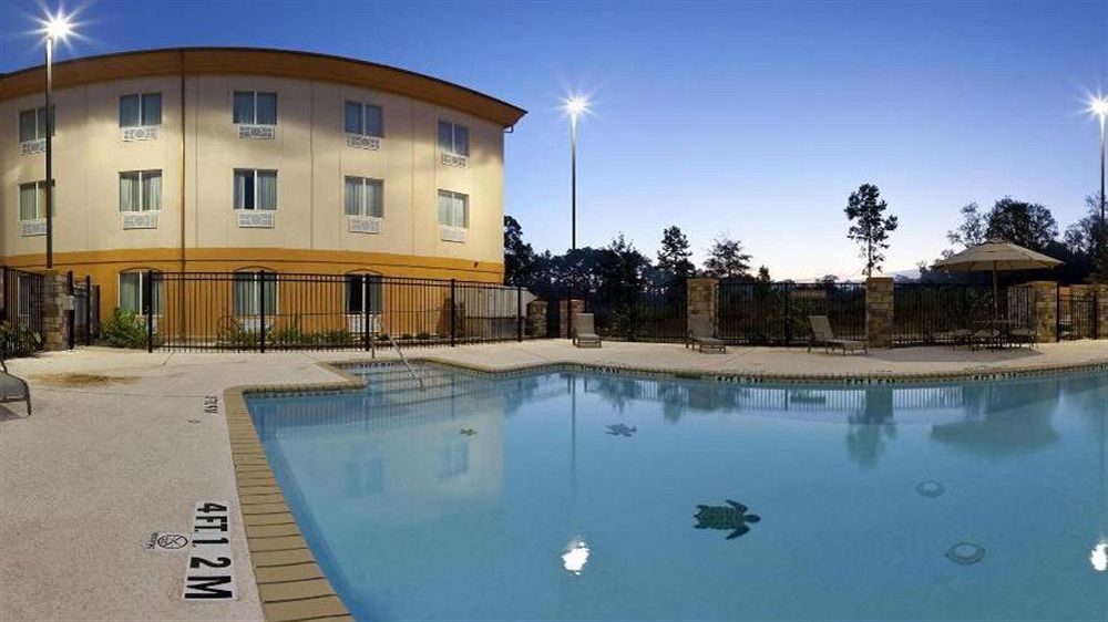 Holiday Inn Express Hotel & Suites Marshall By Ihg Bagian luar foto