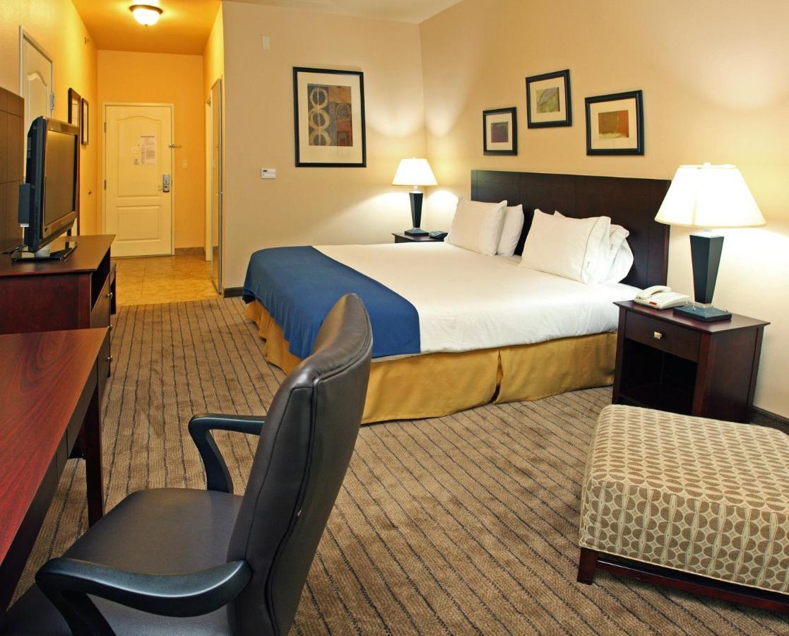 Holiday Inn Express Hotel & Suites Marshall By Ihg Bagian luar foto